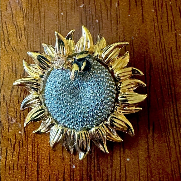 Liz Claiborne Sunflower with Bee Brooch - Picture 1 of 6